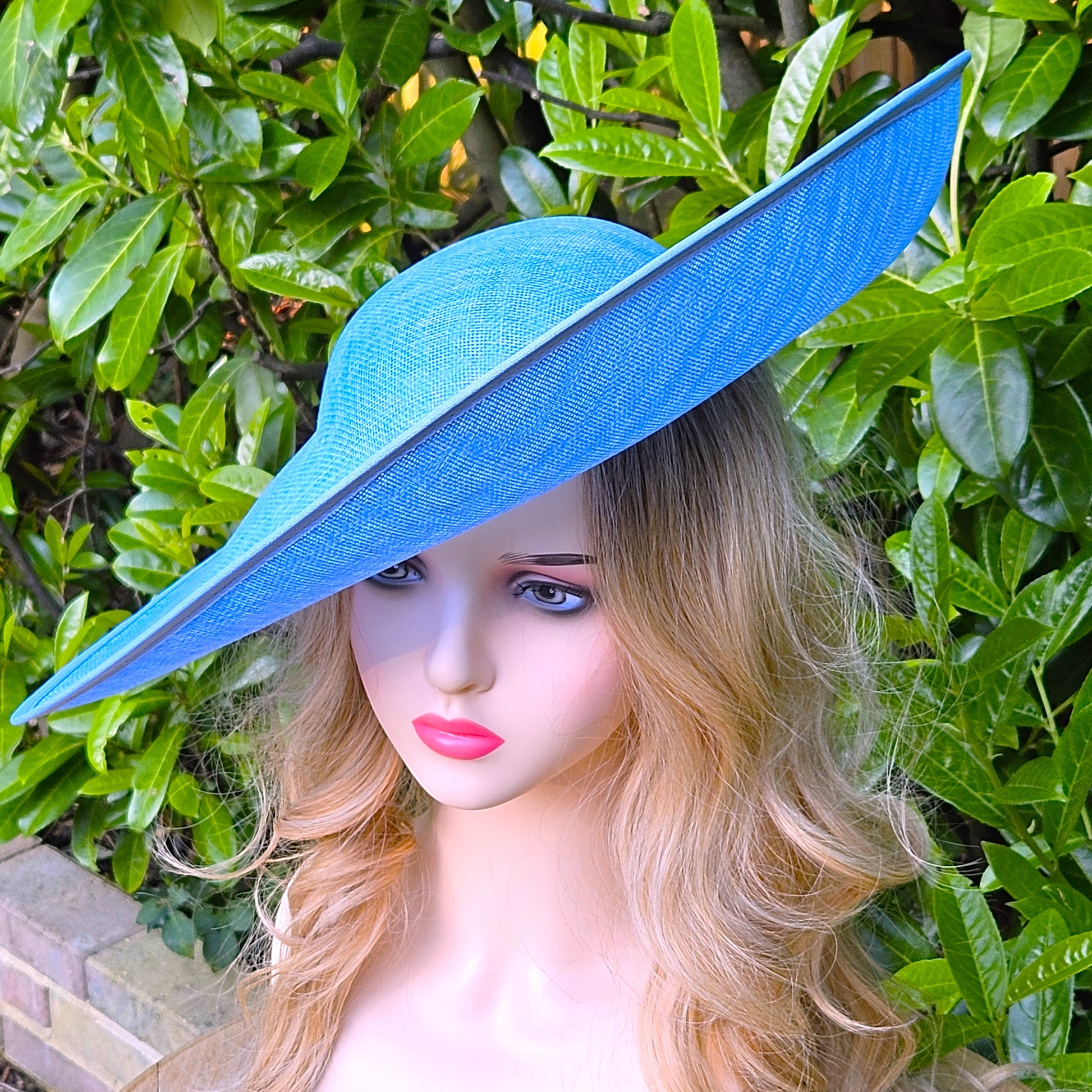 Large fascinator blue