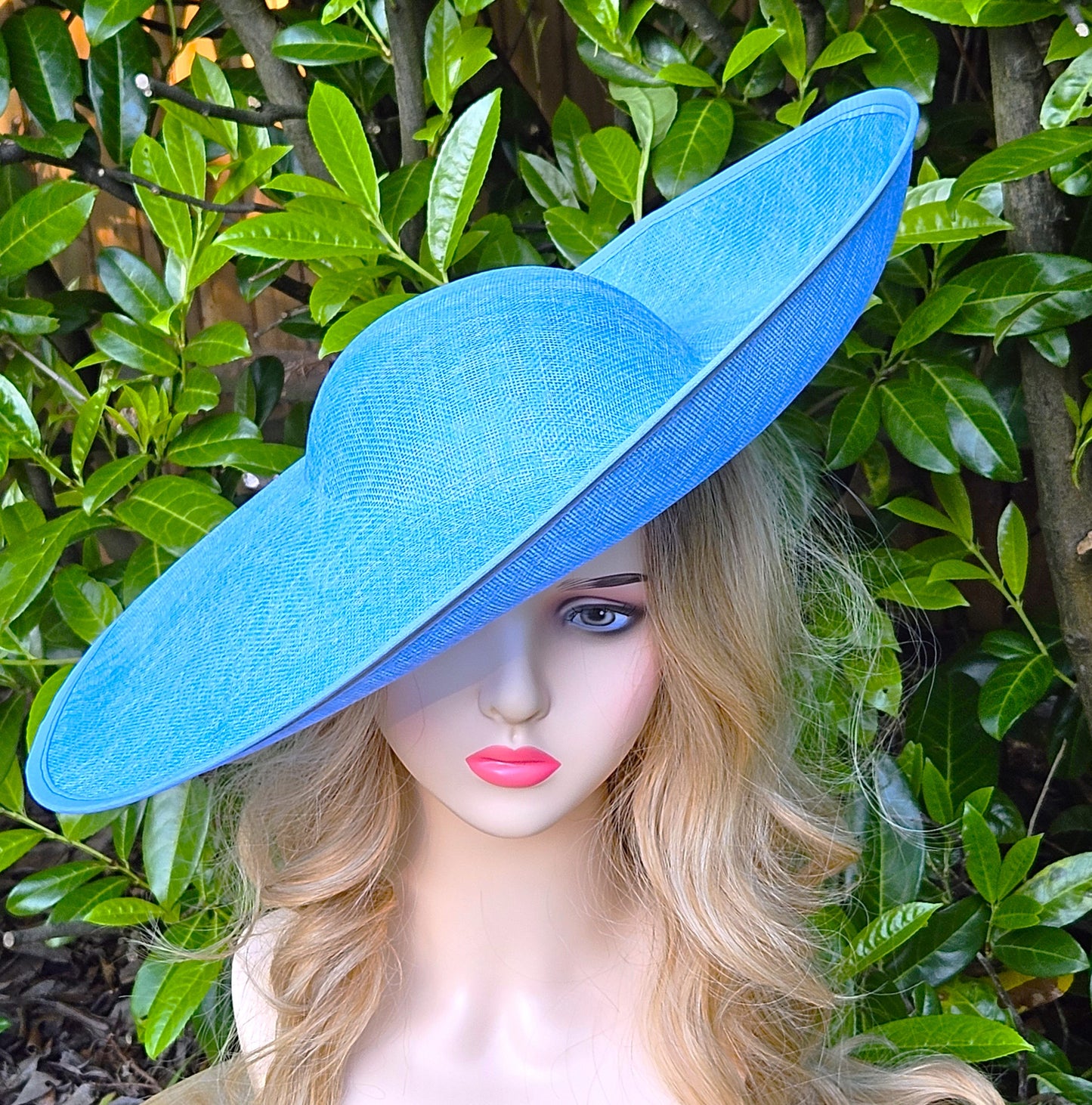 Large hatinator blue