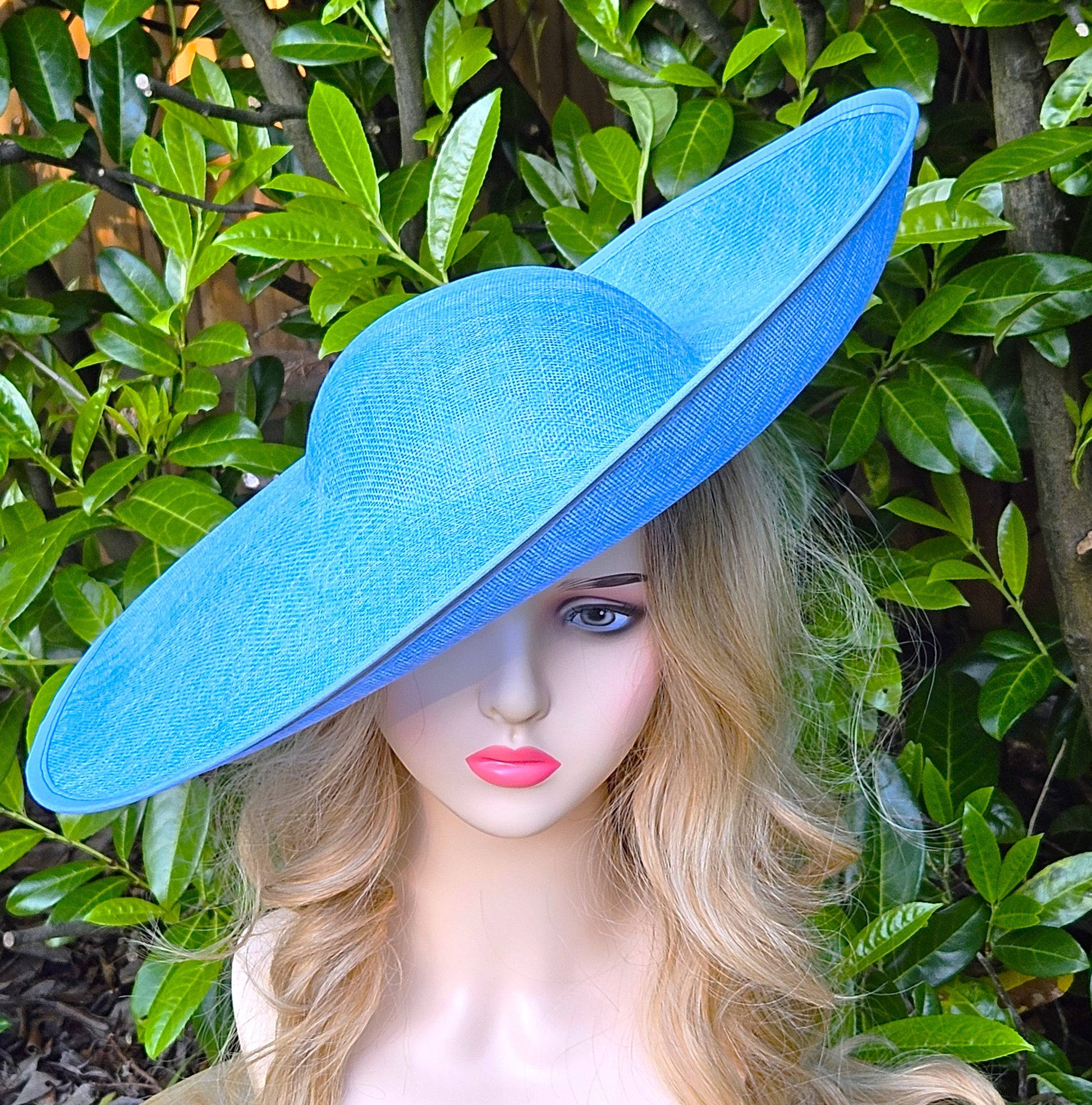 Large hatinator blue