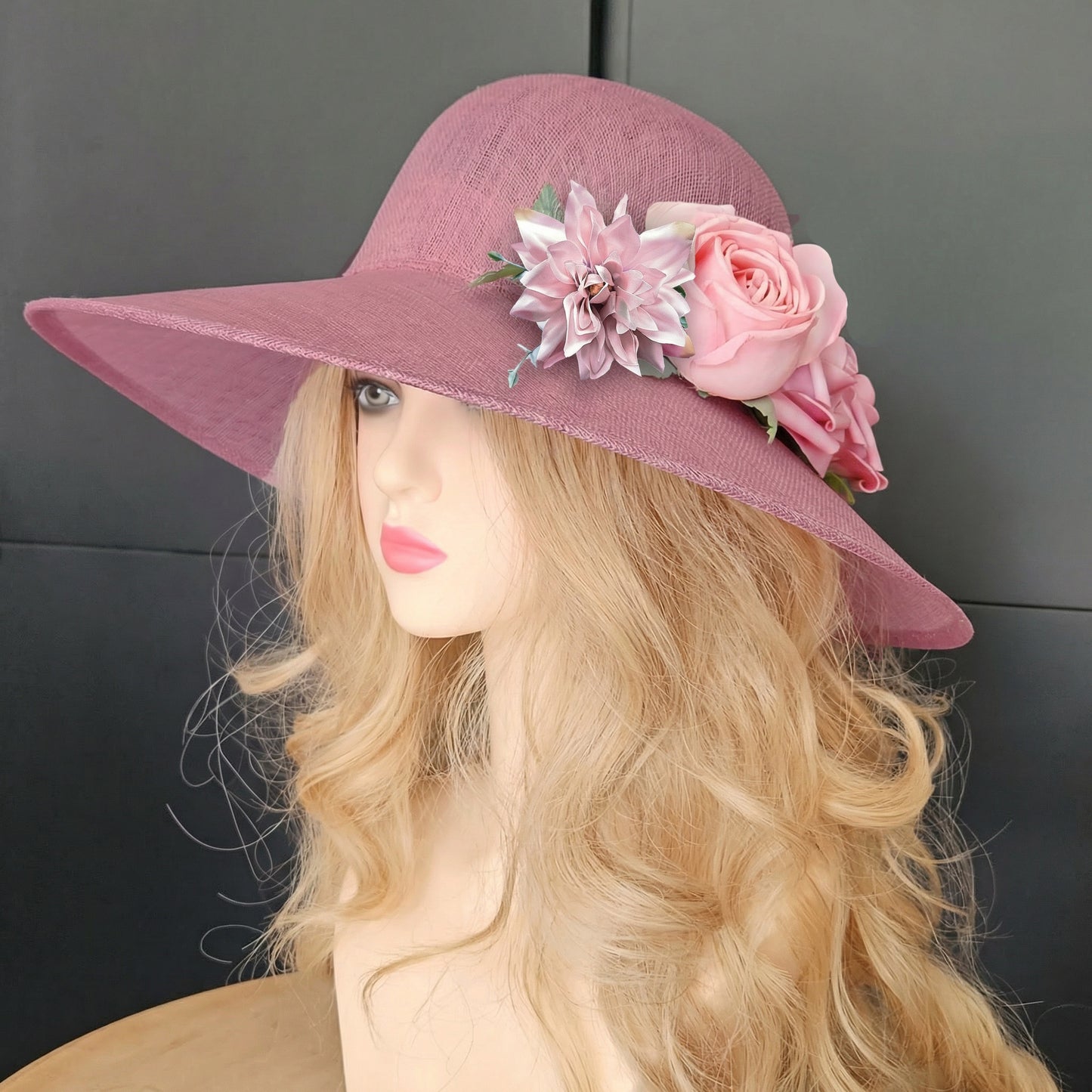 wide brim hat